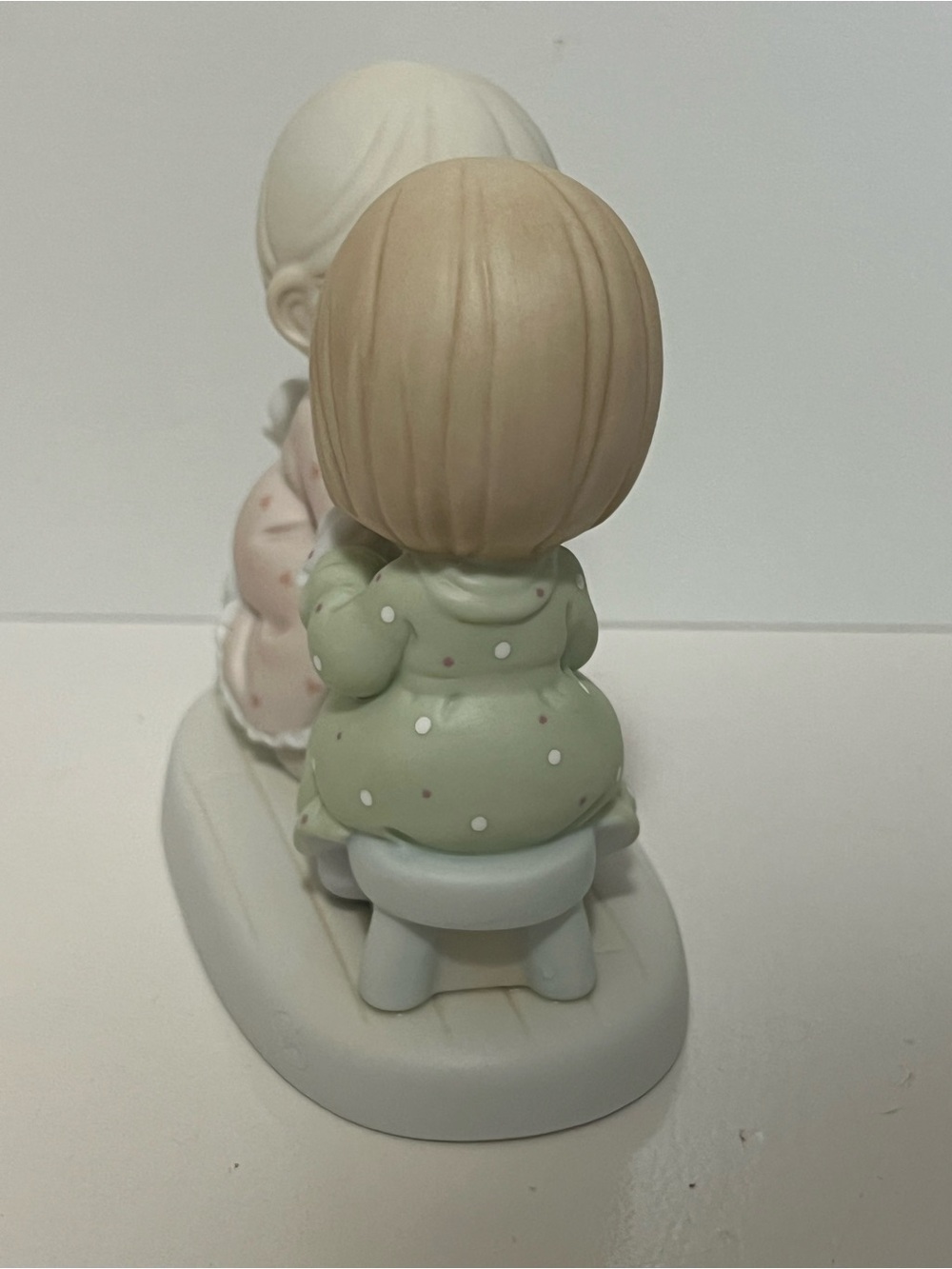 Porcelain Figurine of Two Girls in Pastel Pink and Green - Picture 6 of 7